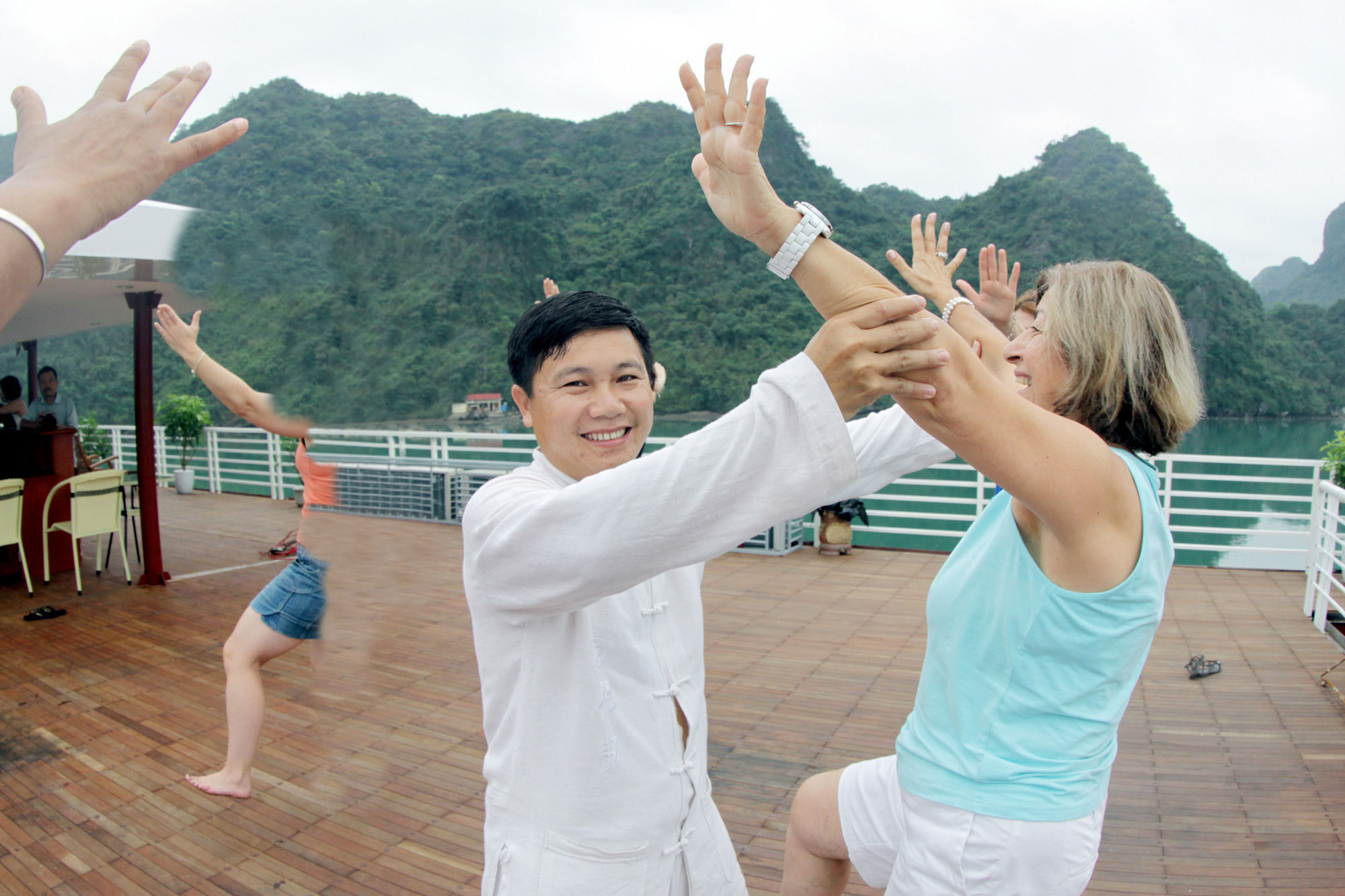Huong Hai Sealife Cruise Ha Long Exterior photo