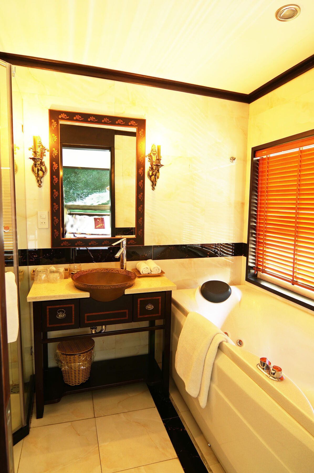 Huong Hai Sealife Cruise Ha Long Exterior photo
